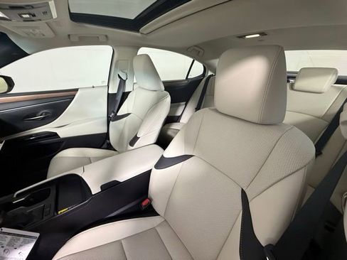 New 2025 Lexus ES 350 w/ Premium Package image 5
