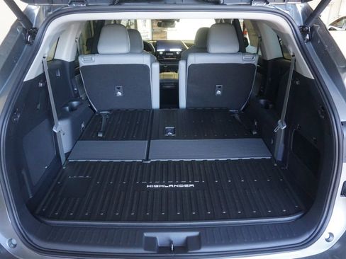New 2026 Toyota Highlander Platinum AWD/4WD image 22