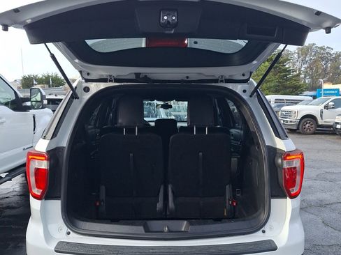 Used 2018 Ford Explorer XLT image 12
