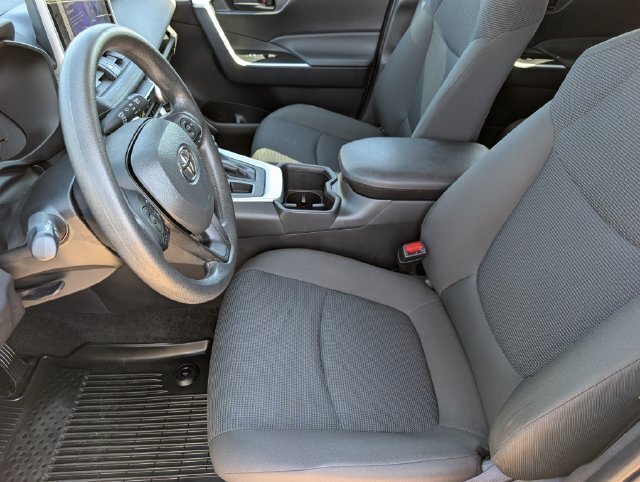 Used 2024 Toyota RAV4 LE AWD/4WD image 14