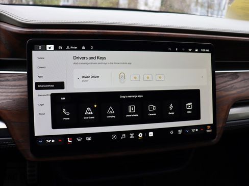 Used 2023 Rivian R1S Adventure image 39