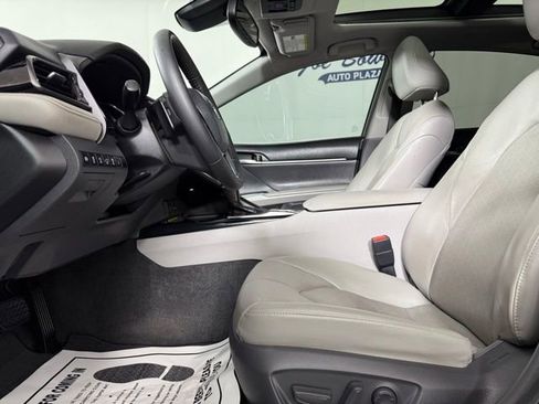 Used 2019 Toyota Camry XSE image 13