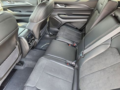 New 2025 Jeep Grand Cherokee L Altitude image 9