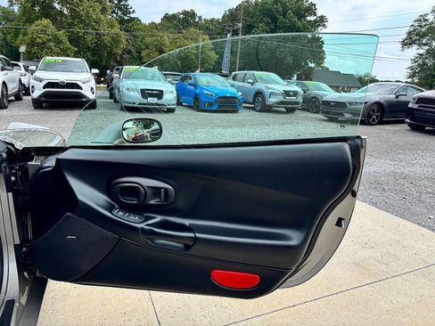 Used 2000 Chevrolet Corvette Coupe w/ Roof Pkg RWD image 13