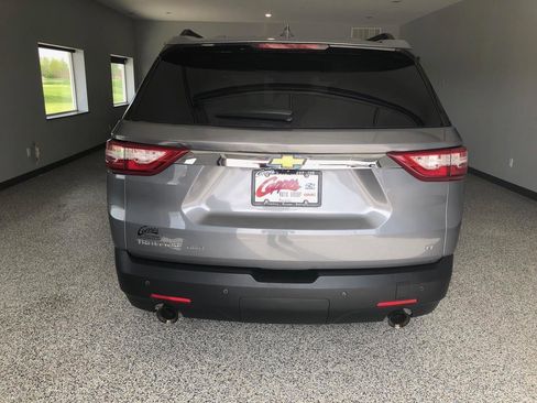 Used 2019 Chevrolet Traverse LT w/ LT Premium Package AWD/4WD image 3