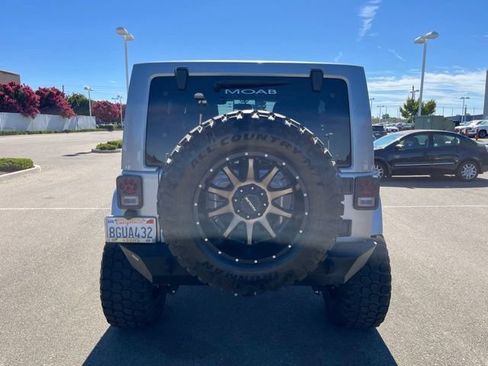 Used 2018 Jeep Wrangler Unlimited Sport S AWD/4WD image 6