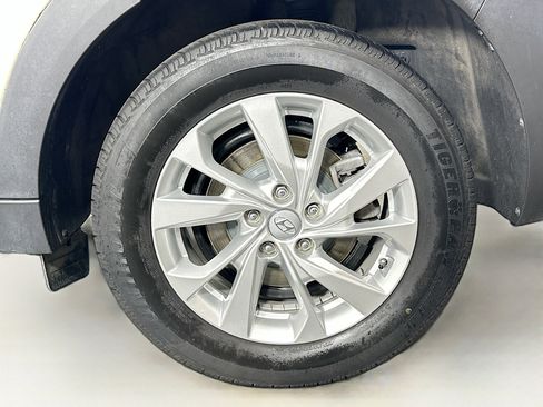 Used 2019 Hyundai Tucson SE image 11