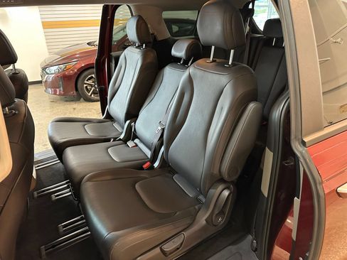 Used 2026 Kia Carnival FWD image 42