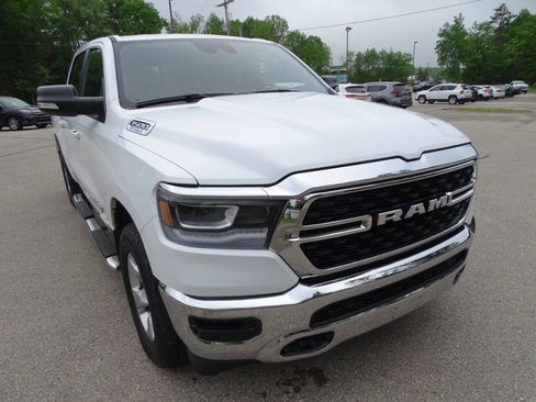 Used 2022 RAM 1500 4x4 Crew Cab Big Horn image 4