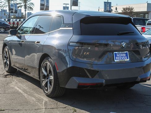 Used 2023 BMW iX xDrive50 w/ Premium Package AWD/4WD image 9