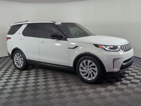 Used 2025 Land Rover Discovery S image 6
