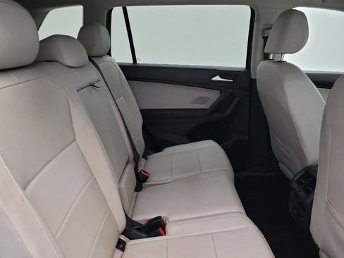 Used 2021 Volkswagen Tiguan SE image 19
