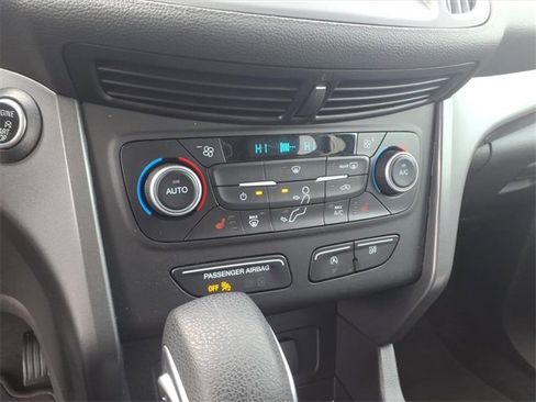 Used 2019 Ford Escape SE image 18