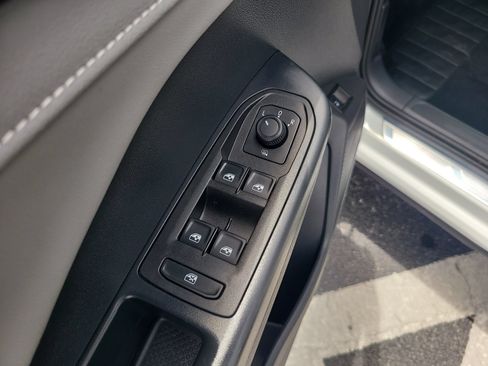 Used 2024 Volkswagen Taos SE w/ Panoramic Sunroof Package FWD image 14