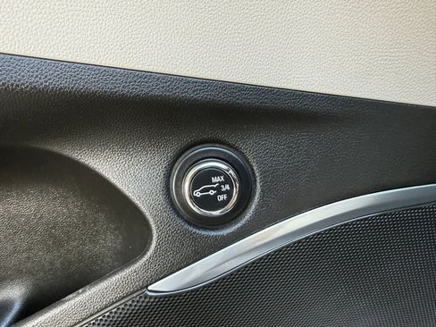 Used 2018 Buick Enclave Essence FWD image 39