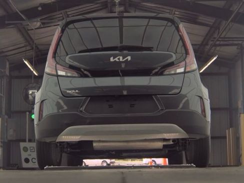Certified 2025 Kia Soul LX w/ LX Technology Package FWD image 7