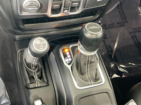 Used 2021 Jeep Gladiator Overland w/ Popular Equipment Package image 16