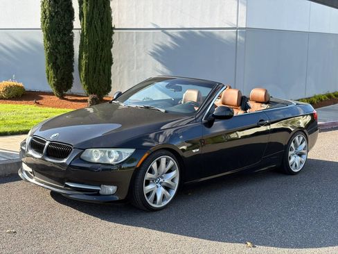 Used 2011 BMW 335i Convertible RWD image 2