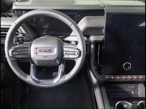 Used 2025 GMC Yukon AT4 AWD/4WD image 8