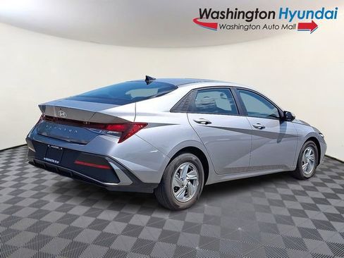 Certified 2026 Hyundai Elantra SE FWD image 5