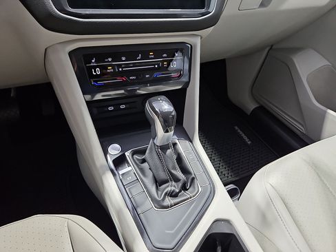 Certified 2023 Volkswagen Tiguan SE FWD image 22