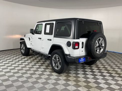 Used 2018 Jeep Wrangler Unlimited Sahara AWD/4WD image 15