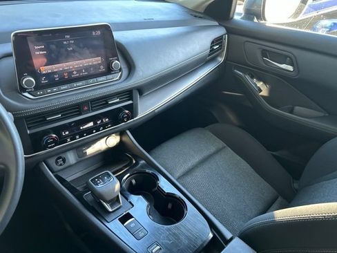 Used 2024 Nissan Rogue SV FWD image 11