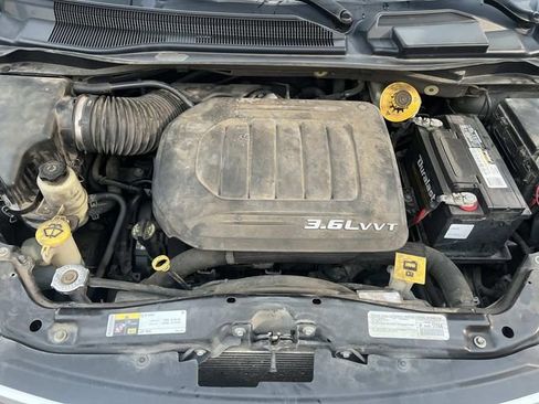 Used 2015 Chrysler Town & Country Touring-L w/ Trailer Tow Group image 24