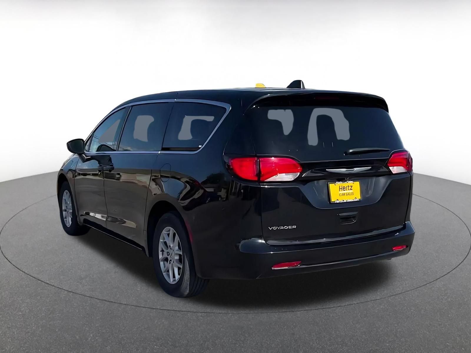 Used 2024 Chrysler Voyager LX FWD image 10