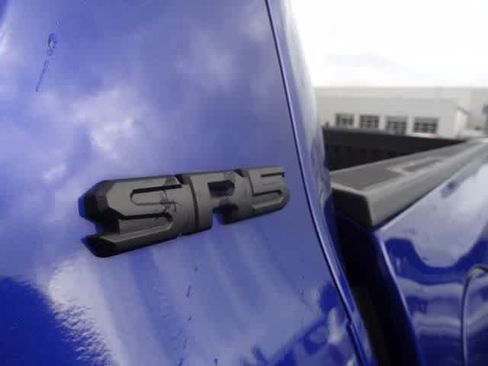 Used 2024 Toyota Tacoma SR5 AWD/4WD image 22