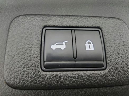 Used 2021 Nissan Armada SL w/ Captain's Chairs Package image 47