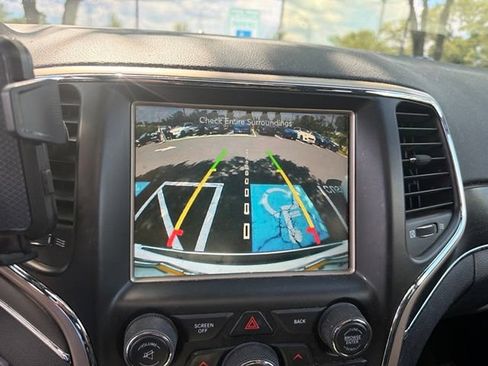Used 2017 Jeep Grand Cherokee Limited AWD/4WD image 16