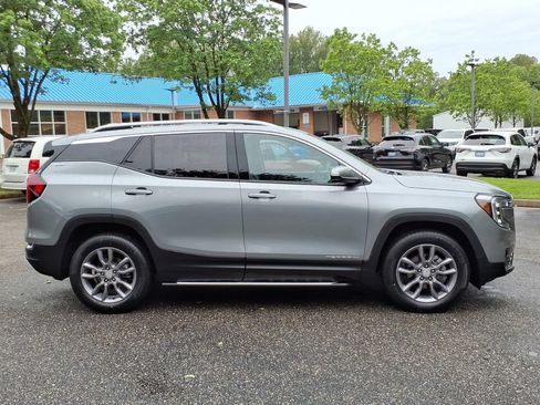 Used 2023 GMC Terrain SLT AWD/4WD image 3