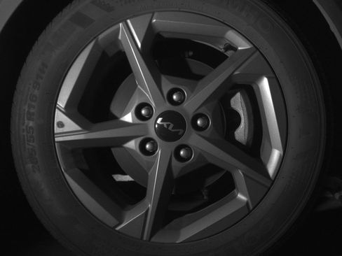 Used 2025 Kia K4 LXS image 13