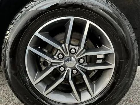 Used 2018 Jeep Grand Cherokee Limited image 16