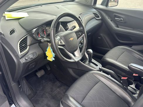 Used 2018 Chevrolet Trax LT w/ Sun & Sound Package AWD/4WD image 9