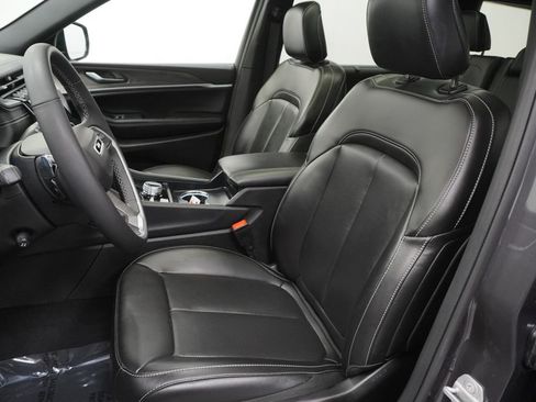 Certified 2025 Jeep Grand Cherokee L Limited w/ Luxury Tech Group II image 16