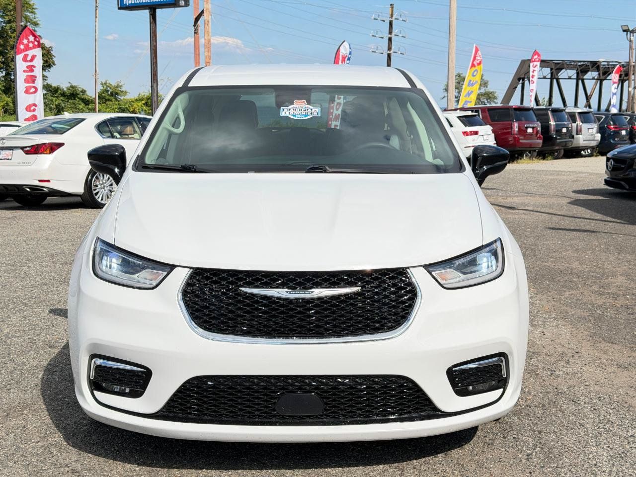 Used 2024 Chrysler Pacifica Limited FWD image 10