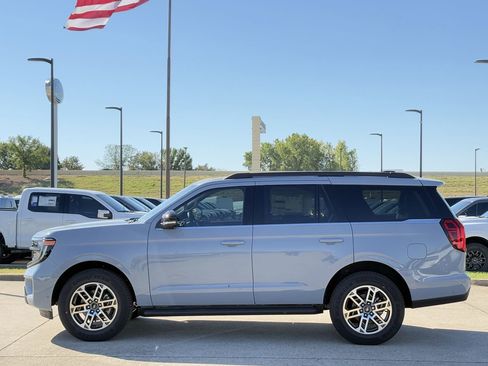 New 2025 Ford Expedition Active image 19
