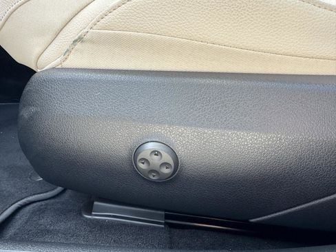 Certified 2025 Mercedes-Benz C 300 Sedan image 8