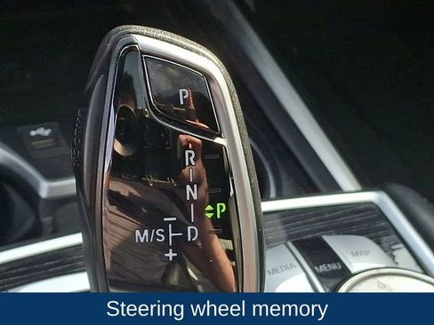 Used 2021 BMW 750i xDrive w/ Executive Package image 13