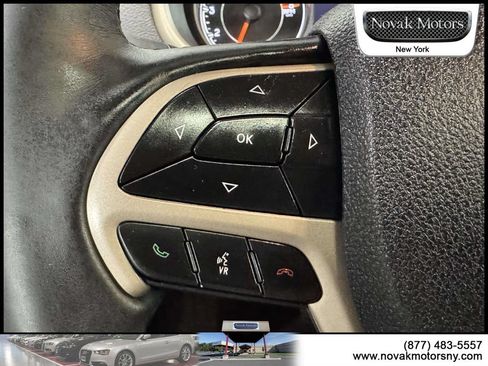 Used 2018 Jeep Cherokee Limited w/ Technology Group AWD/4WD image 23