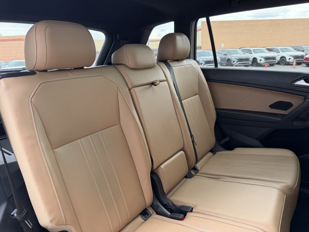 Used 2024 Volkswagen Tiguan SE R-Line FWD image 38