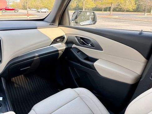 Used 2023 Chevrolet Traverse LS image 26