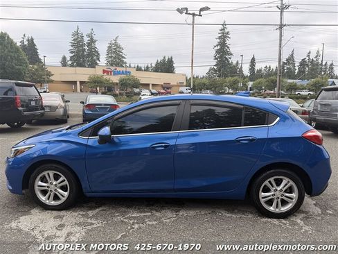 Used 2018 Chevrolet Cruze LT FWD image 4