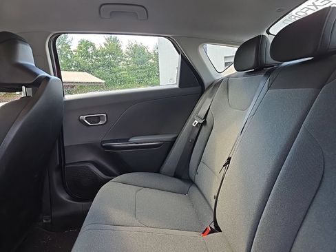 Used 2025 Kia K4 FWD image 29