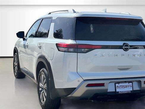 Used 2023 Nissan Pathfinder SL image 5