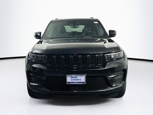 Used 2023 Jeep Grand Cherokee Altitude image 2