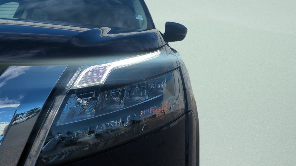 Certified 2025 Nissan Pathfinder SV FWD image 23