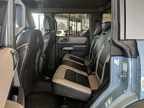 Used 2023 Ford Bronco Wildtrak image 12